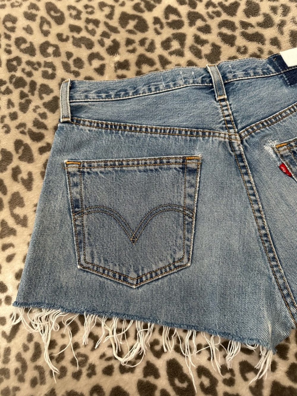 Levi's RE/DONE High Waisted Button Fly Cutoff Jean Shorts in Blue Wash Size 28 - Picture 10 of 17